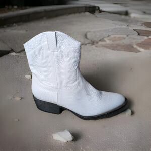 Coconuts By Matisse Women’s Derringer Embroidered White Cowgirl Boots Size 9.5 M
